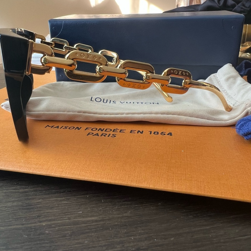 Lv sunglasses - Picture 5 of 5